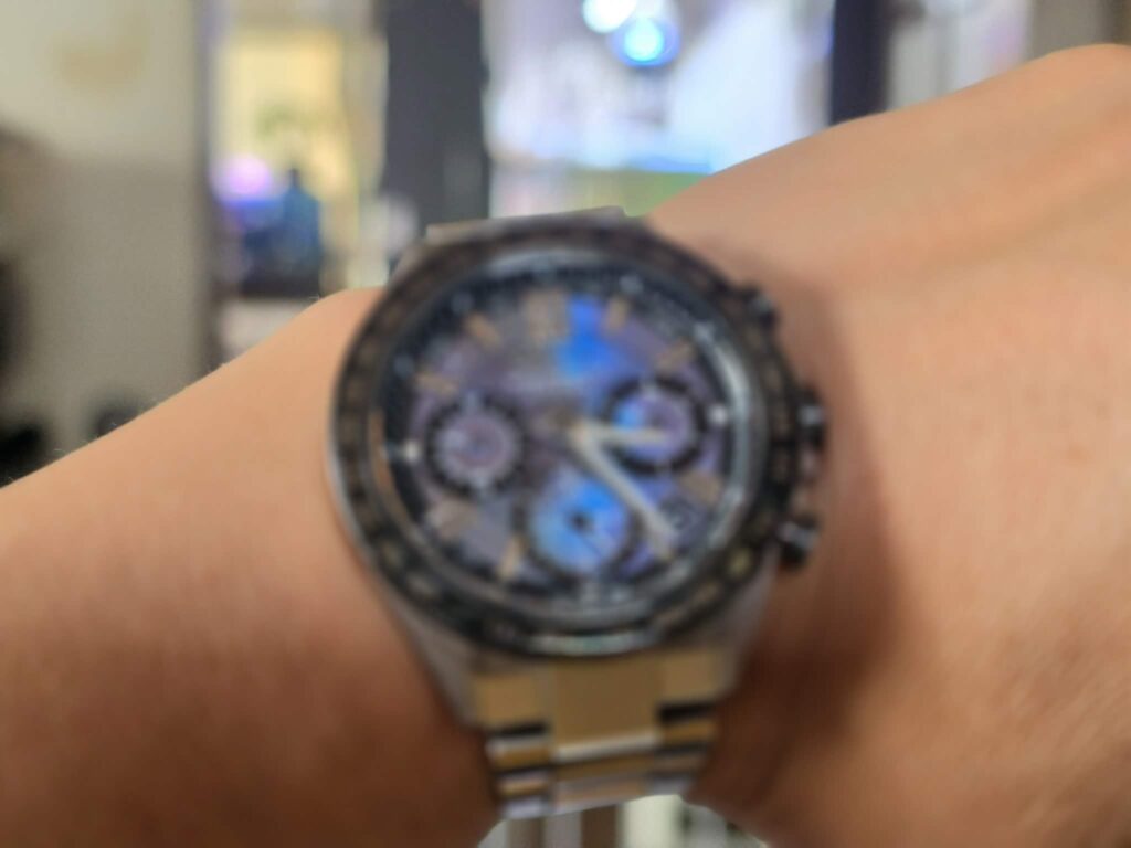 老眼でぼやけるシチズン、アテッサ